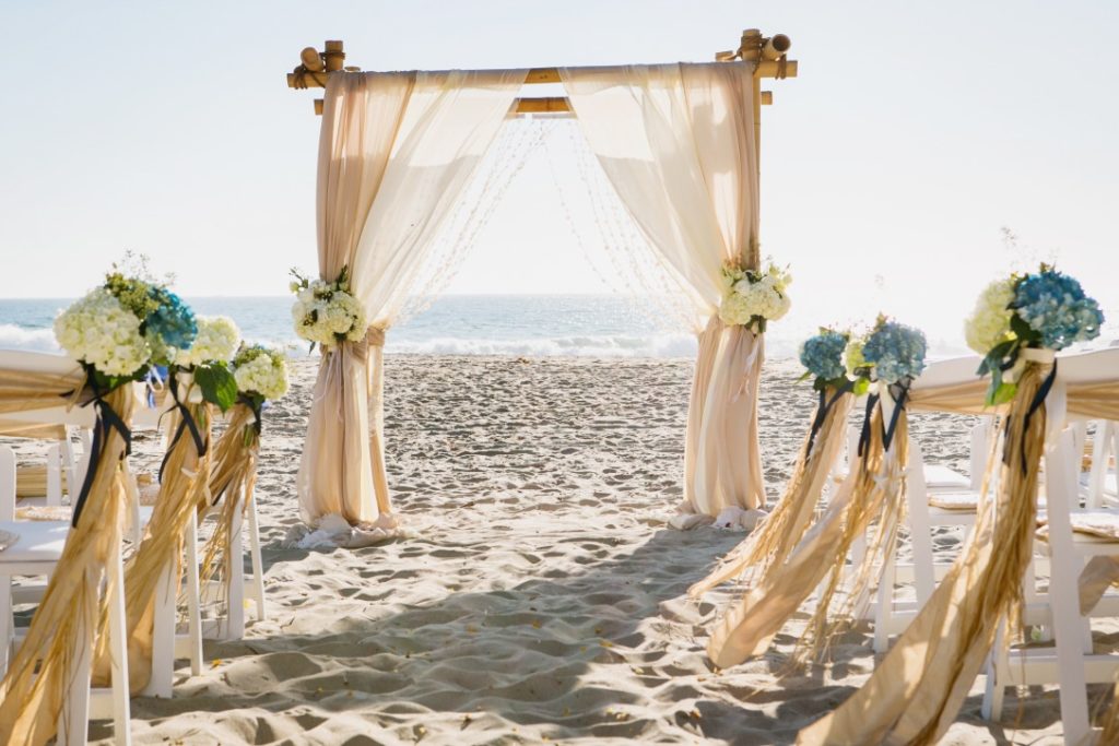 Tropical wedding decor for beach weddings